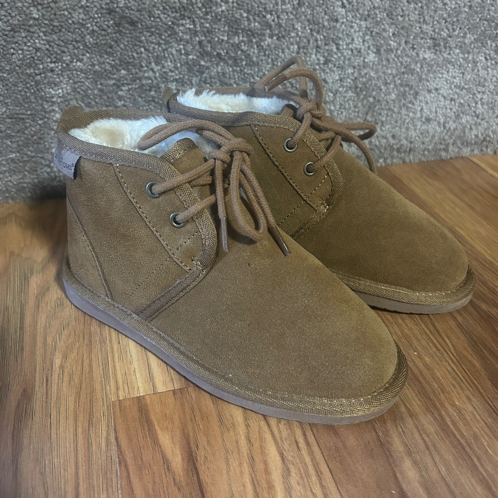 Minnetonka Girls Lace Up Boot Sz 1